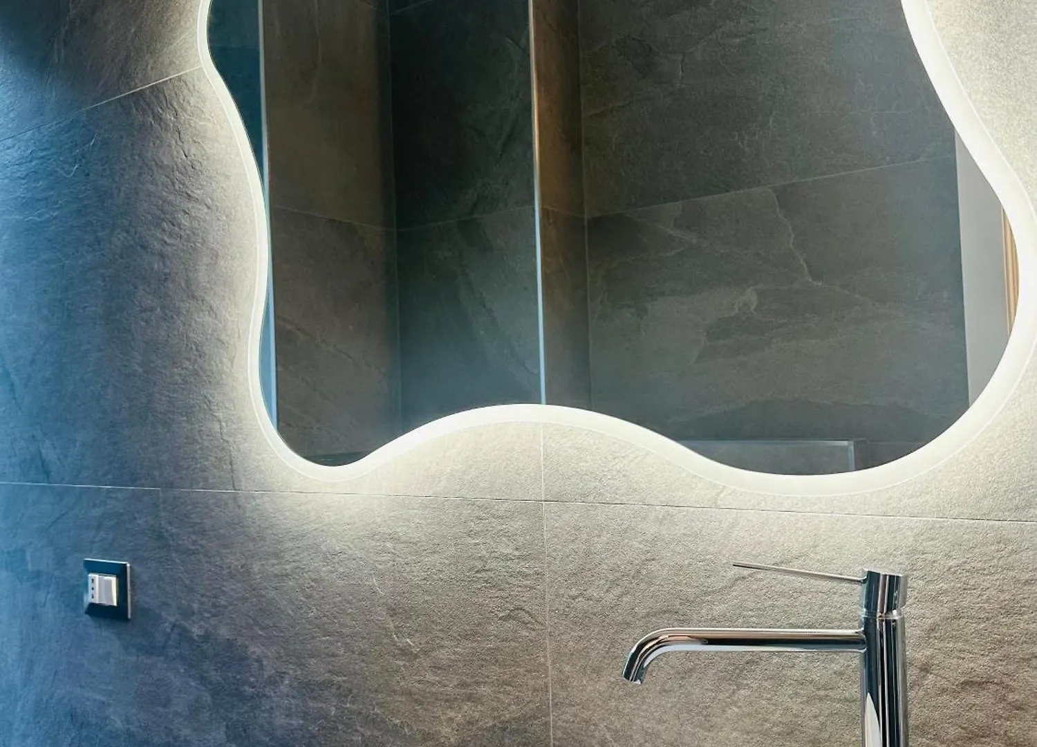 Lecco Rivers Retreat - Five Design Suites