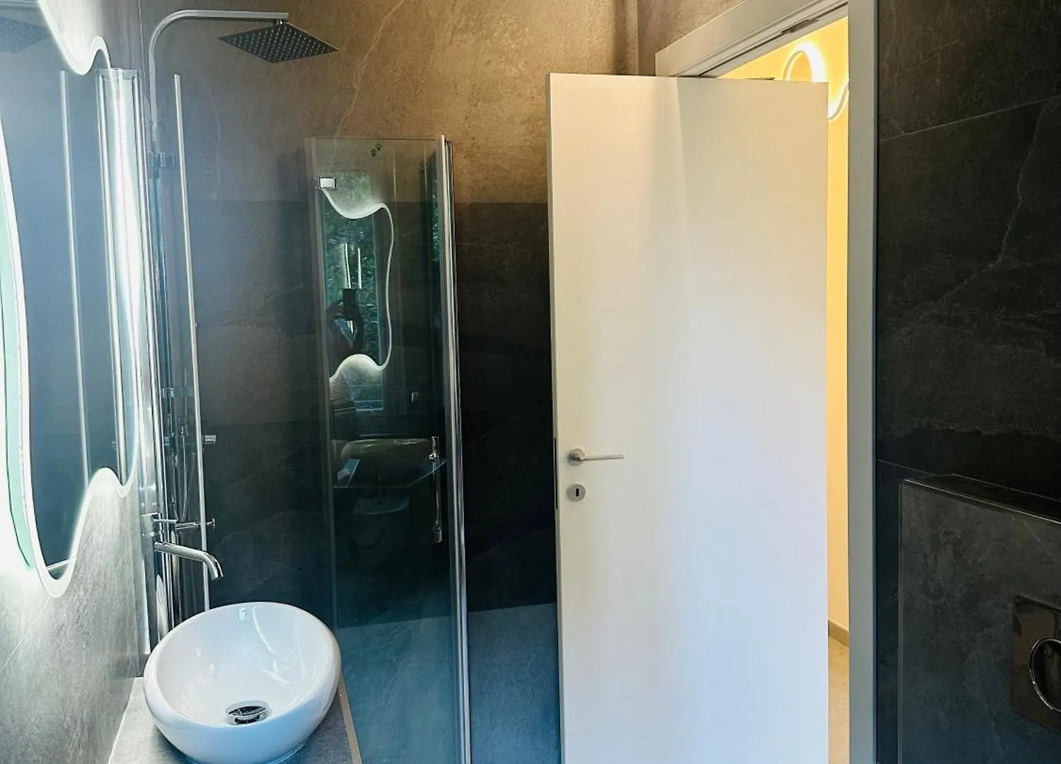 Lecco Rivers Retreat - Five Design Suites 0*,  Италия