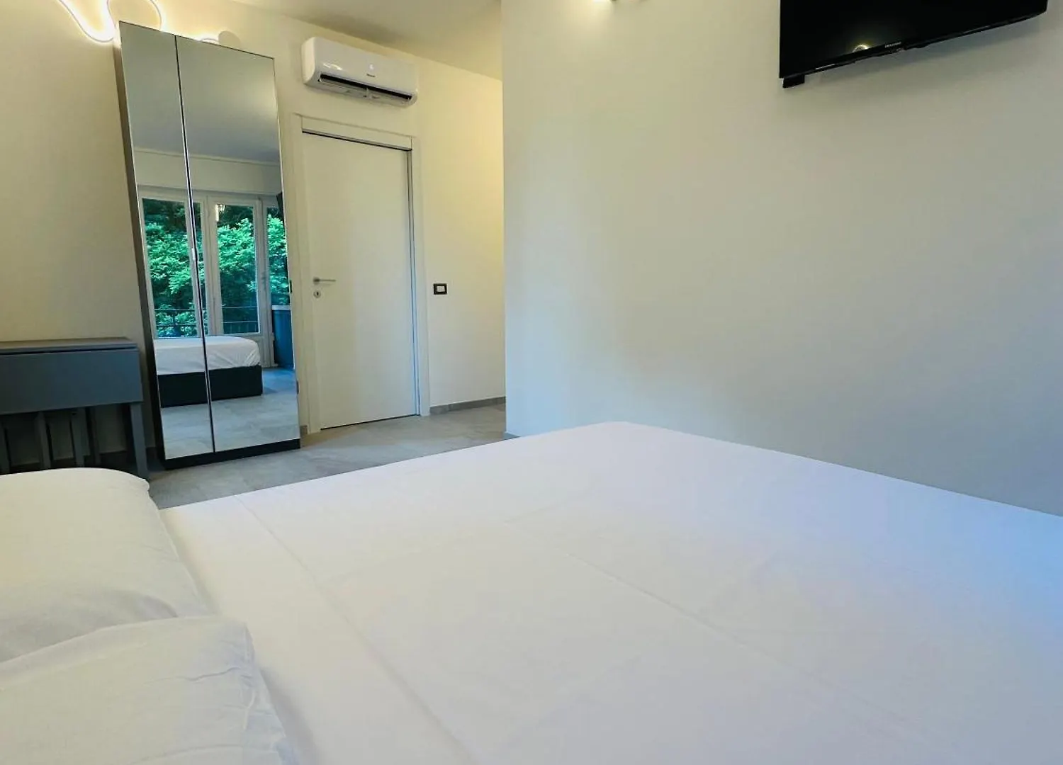 Lecco Rivers Retreat - Five Design Suites Дом отдыха